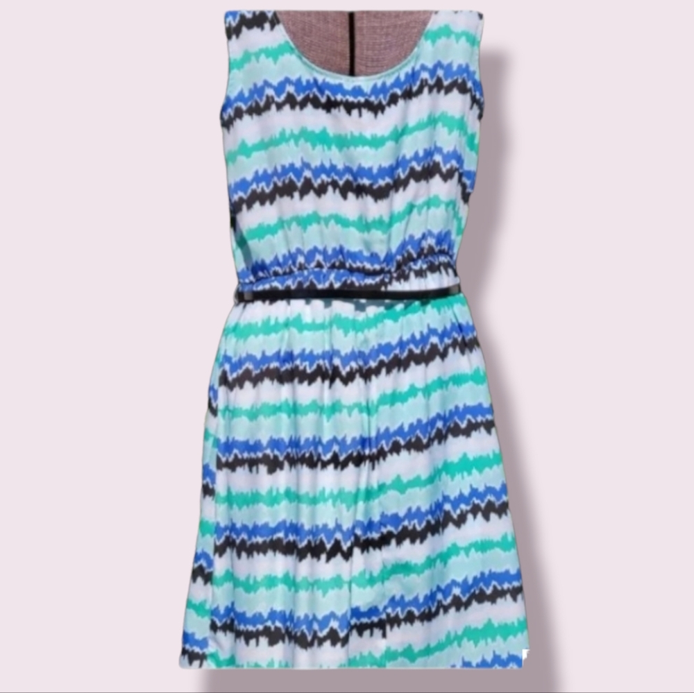 Adorable Striped Dress with belt - Picture 5 of 5